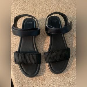 Evans Extra-Wide Ruched Sandal, Size 10